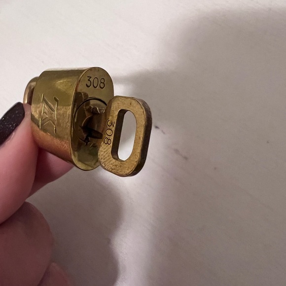 Louis Vuitton Lock and Key 308 - Picture 2 of 3